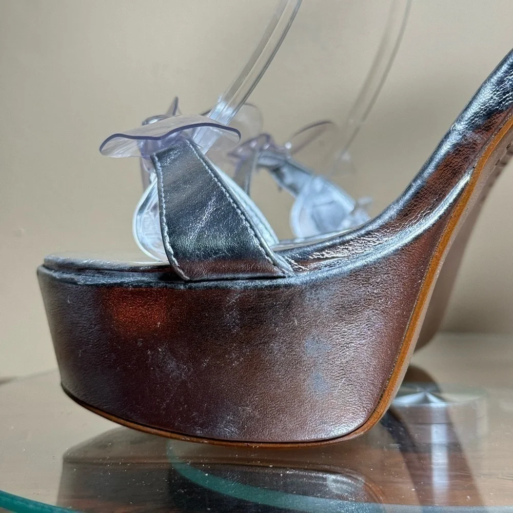 Schutz Elyda Platform Sandal - Prata / transparent - size 6.5